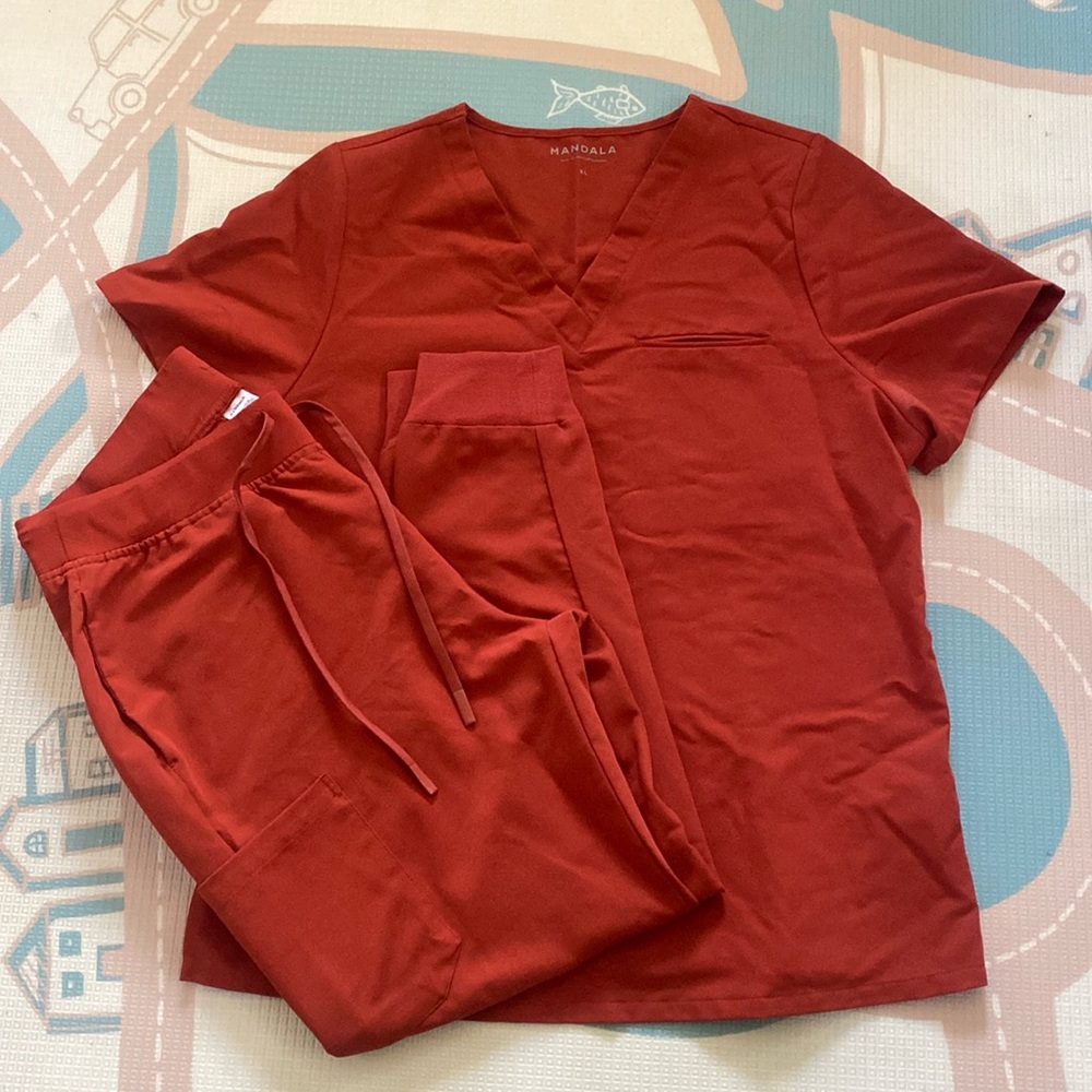 Mandala Scrub Set - Rust